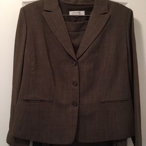 Ladies skirt suit
